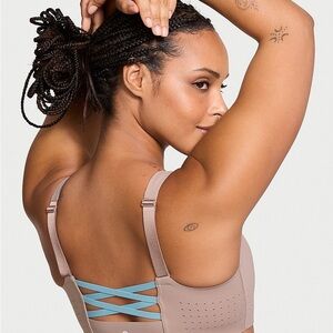 Victoria's Secret Featherweight Sports Bra & Essential Leggings Set BNWT